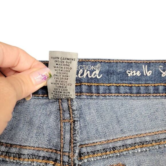 New Directions Weekend Rhinestone Sequin Embroidered Pocket Straight Blue Jeans - Picture 5 of 10